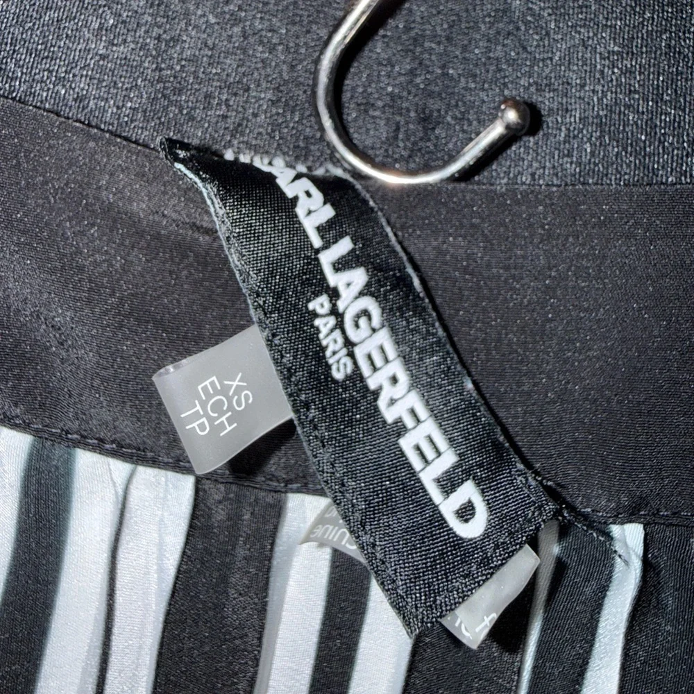 Karl Lagerfeld PARIS Black and White striped pleated Skirt EUC - Picture 5 of 6